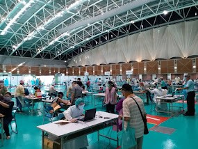 民眾依序報到、秩序良好