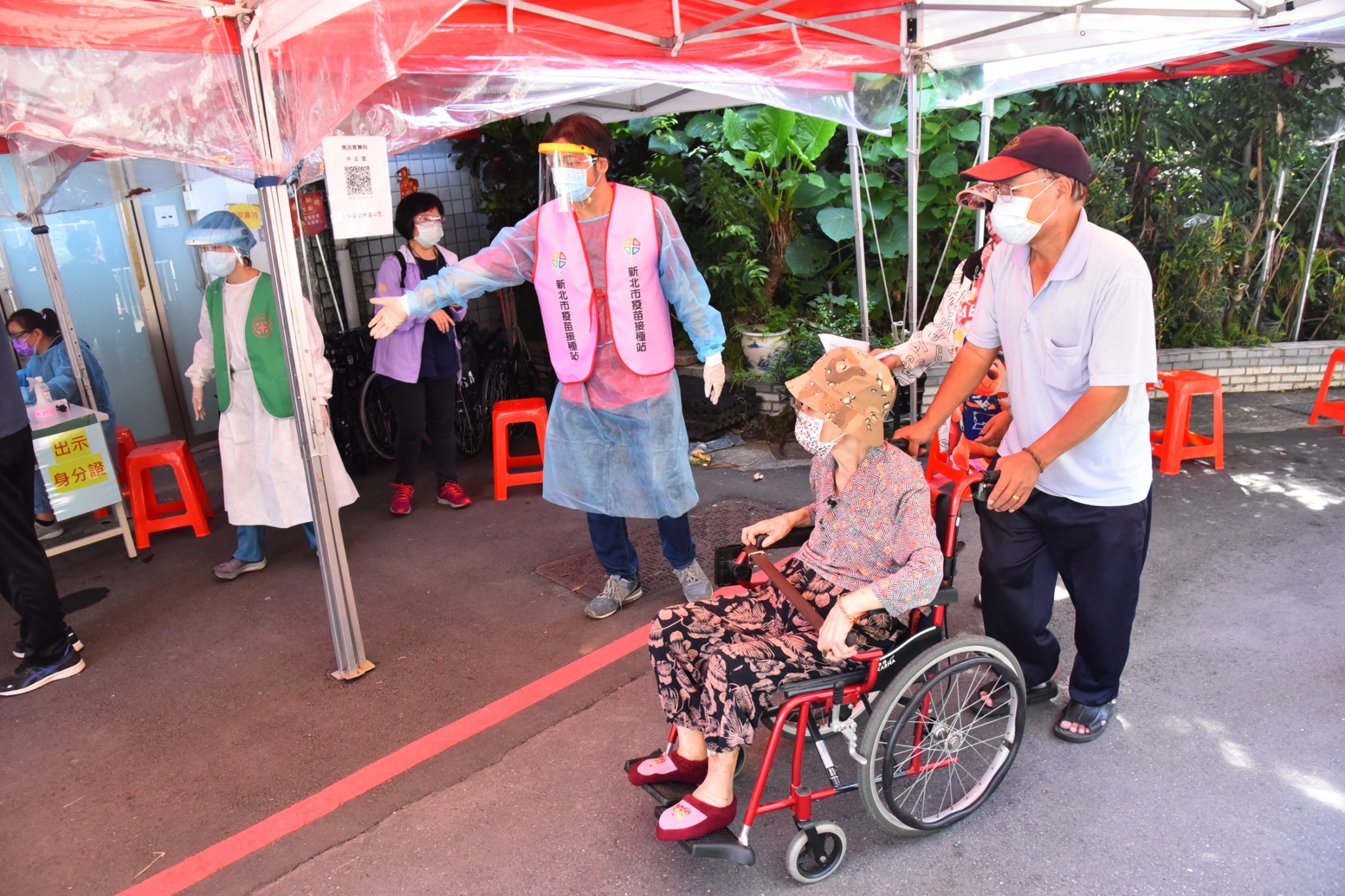 疫情嚴峻期間市府跨局處合作動員協助防疫